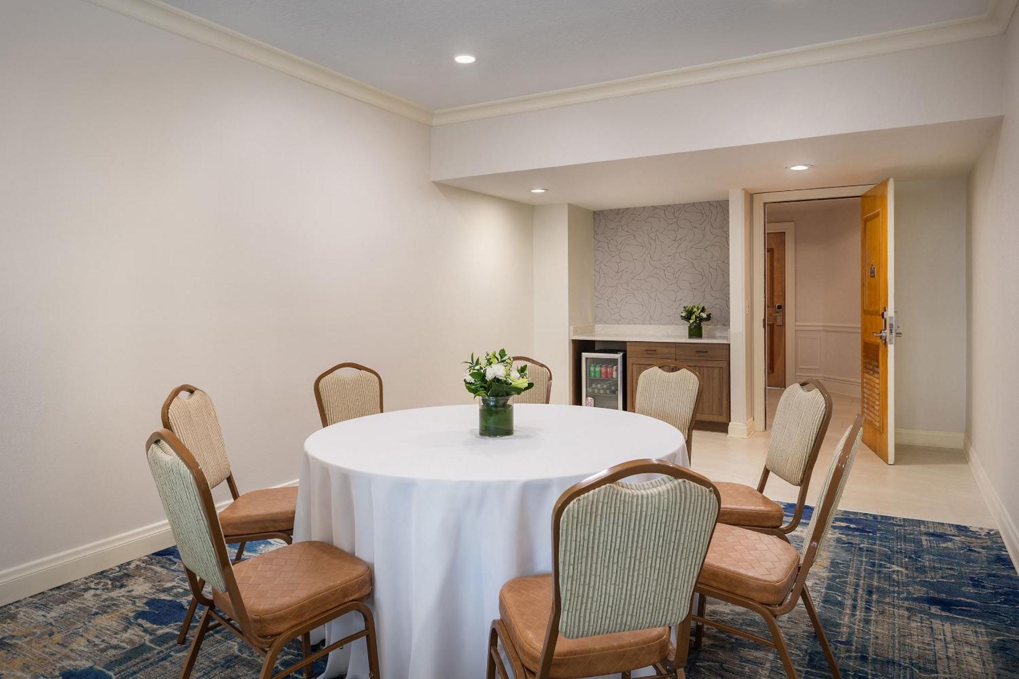 The Waterfront Inn Те-Виллиджис Экстерьер фото